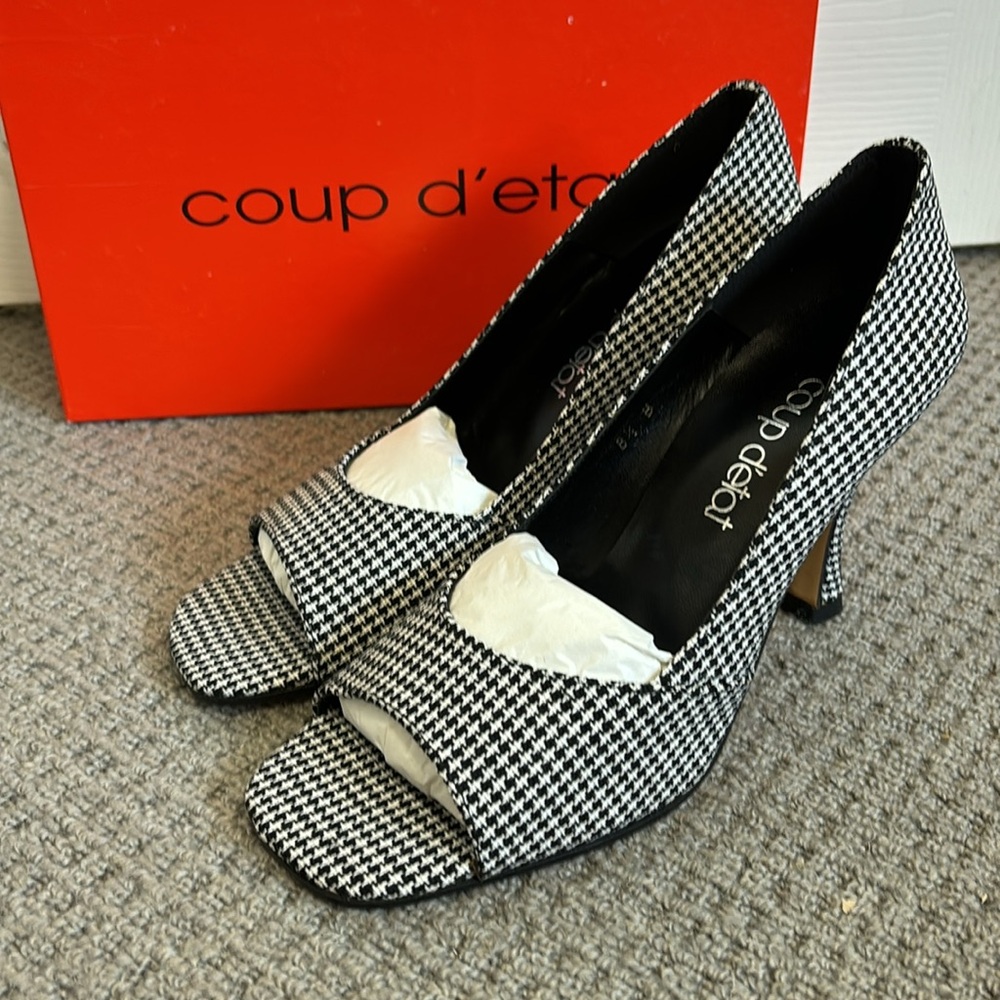 COUP D’ETAT || Sasha open toe pumps